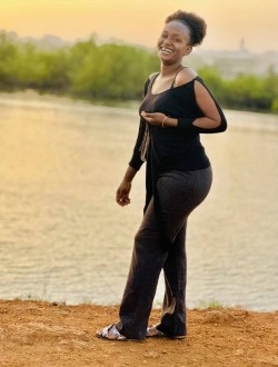 Profil de Assiatou, une femme célibataire de 21 ans à Conakry
