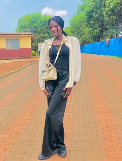 Profil de Koumba, une femme célibataire de 23 ans à Conakry