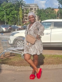 Profil de Yvonne, une femme célibataire de 49 ans à Yaoundé