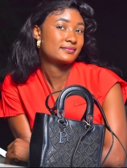 Profil de Yvonne, une femme célibataire de 29 ans à Kinshasa