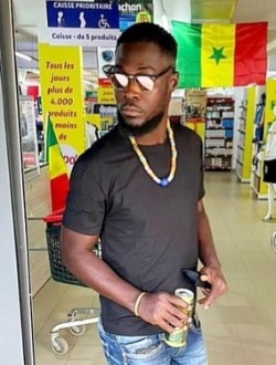 Profil de Dange, un homme célibataire de 35 ans à Thiès