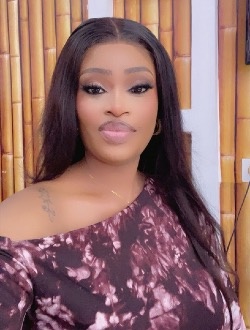 Profil de Elsa Olive, une femme célibataire de 32 ans à Abidjan