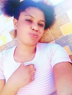 Profil de Emmanuella, une femme célibataire de 24 ans à Port-Bouët