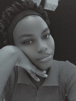 Profil de Manuella, une femme célibataire de 19 ans à Yaoundé