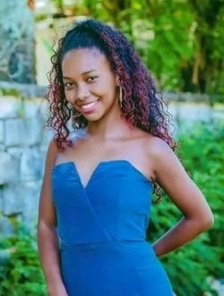 Profil de Nirina, une femme célibataire de 26 ans à Toamasina