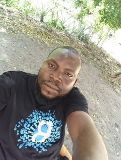 Profil de Elkana, un homme célibataire de 40 ans à Lomé