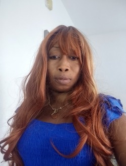 Profil de Elow, une femme célibataire de 42 ans à Abi