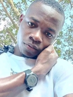 Profil de Frèd, un homme célibataire de 32 ans à Abi