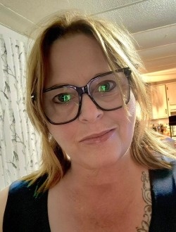 Profil de Mary, une femme célibataire de 60 ans à Val-d'Or