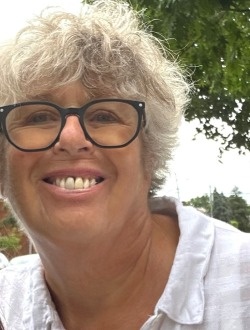 Profil de Yannick, une femme célibataire de 70 ans à Sutton