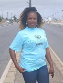 Profil de Estelle, une femme célibataire de 39 ans à Abomey-Calavi