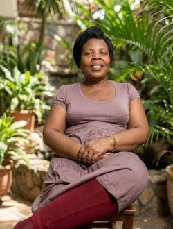 Profil de Yvette, une femme célibataire de 64 ans à Cotonou