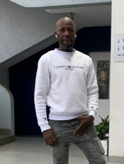Profil de Alain, un homme célibataire de 47 ans à Lomé