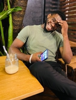 Profil de Pierre Israël, un homme célibataire de 28 ans à Douala