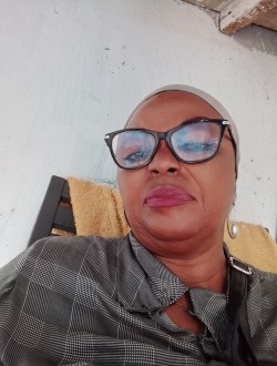 Profil de Nina, une femme célibataire de 57 ans à Douala