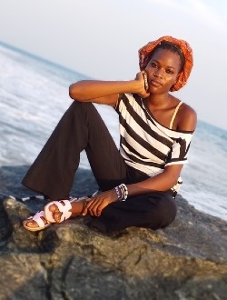 Profil de Antoinette, une femme célibataire de 25 ans à Lomé