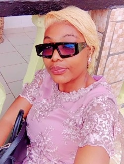 Profil de Ruth, une femme célibataire de 40 ans à Abang