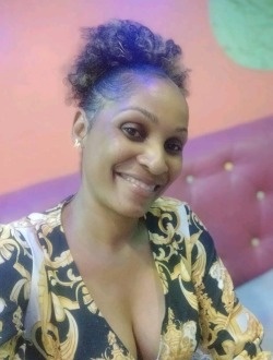 Profil de Sandrine, une femme célibataire de 39 ans à Abang