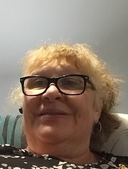 Profil de France, une femme célibataire de 68 ans à Montréal
