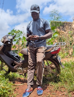 Profil de Ngouhou, un homme célibataire de 25 ans à Bandounno-Fongoué