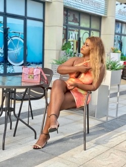 Profil de Christine, une femme célibataire de 32 ans à Abidjan