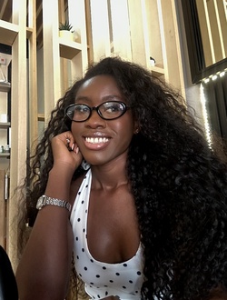 Profil de Daniella, une femme célibataire de 28 ans à Kinshasa