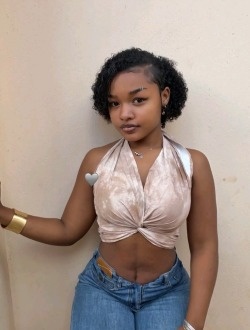 Profil de Chinah, une femme célibataire de 22 ans à Antsiranana