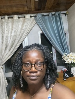 Profil de Claire, une femme célibataire de 42 ans à Douala