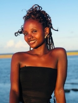 Profil de Ludovine, une femme célibataire de 25 ans à Farafangana