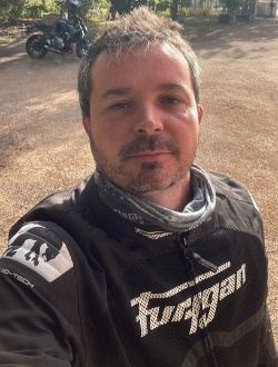 Profil de Julien, un homme célibataire de 42 ans à Toulouse