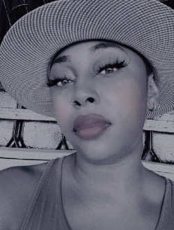 Profil de Lary, une femme célibataire de 44 ans à Yaoundé