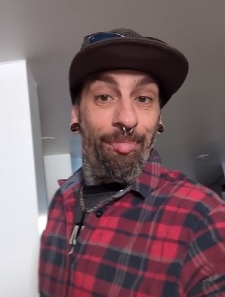 Profil de Dominic, un homme célibataire de 44 ans à Saint-Jean-sur-Richelieu