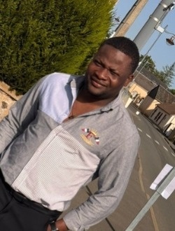 Profil de Val, un homme célibataire de 35 ans à Paris