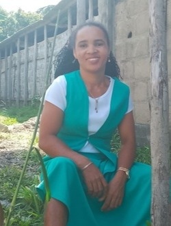 Profil de Véronique, une femme célibataire de 36 ans à Aborano