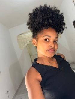 Profil de Lutchiana, une femme célibataire de 26 ans à Antalaha
