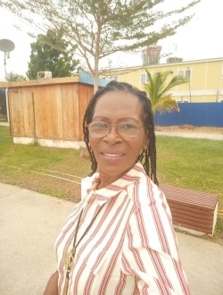 Profil de Martine, une femme célibataire de 57 ans à Libreville