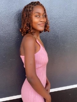 Profil de Eva, une femme célibataire de 23 ans à Yaoundé