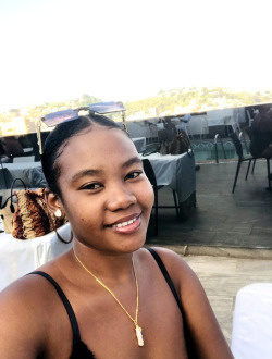 Profil de Evinah, une femme célibataire de 21 ans à Antalaha