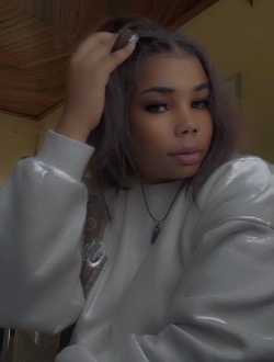Profil de Georgina, une femme célibataire de 21 ans à Ébolowa