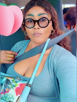 Profil de Dine, une femme célibataire de 45 ans à Yaoundé