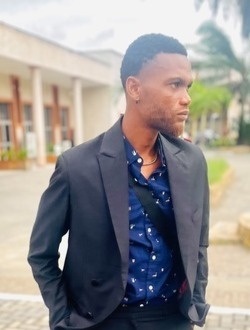 Profil de Paul Emmanuel, un homme célibataire de 28 ans à Yopougon