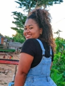 Profil de Melinda Manja, une femme célibataire de 27 ans à Antalaha