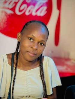 Profil de Lucia, une femme célibataire de 33 ans à Pointe-Noire