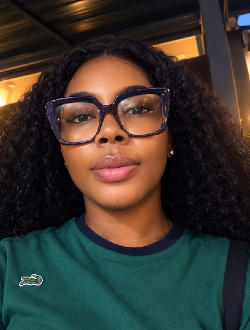 Profil de Glwadys Laure, une femme célibataire de 49 ans à Abidjan