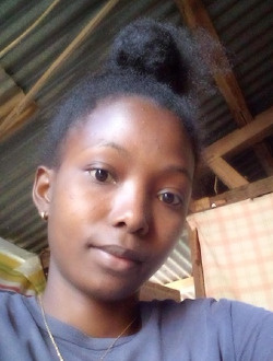 Profil de Dounette, une femme célibataire de 22 ans à Antalaha