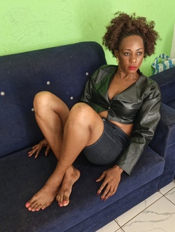 Profil de Laurentine Sandrine, une femme célibataire de 43 ans à Yaoundé
