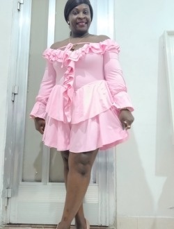 Profil de Elena, une femme célibataire de 41 ans à Abbeville-Saint-Lucien