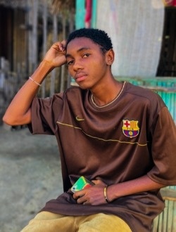 Profil de Luciano, un homme célibataire de 18 ans à Sambava
