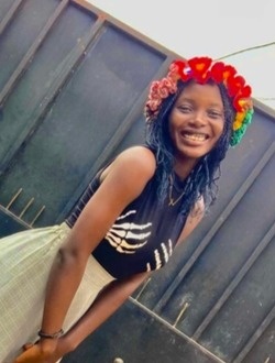Profil de Melvine, une femme célibataire de 21 ans à Yaoundé