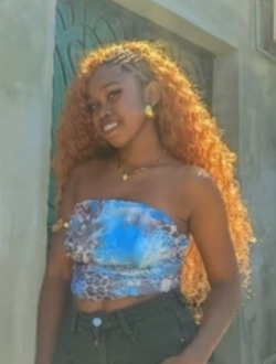 Profil de Zara Elicia, une femme célibataire de 21 ans à Antalaha
